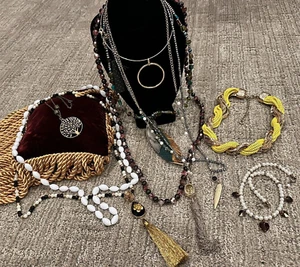 LEINWAND BANANENREPUBLIK UM 1946 ANHÄNGER COLLIER BOHO FEDER HALSKETTEN SET 10 NEU LN - Bild 1 von 17