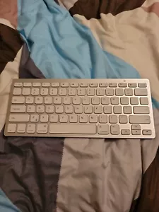 Anker Ultra-Compact Bluetooth Keyboard A7726 - iOS Android Windows Compatible - Picture 1 of 2