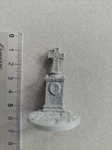 TOMBSTONE CROSS SCENERY   BONES REAPER MINIATURE M781 - Imagen 1 de 1