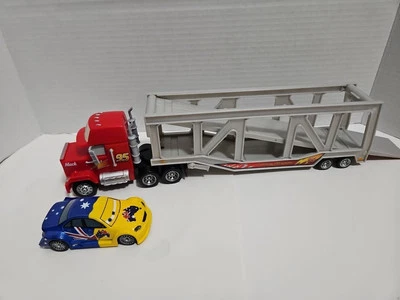 Camión a escala 1:55 2006 Disney Cars MACK TRANSPORTER Lightning McQueen 13” Foto 1 de 4