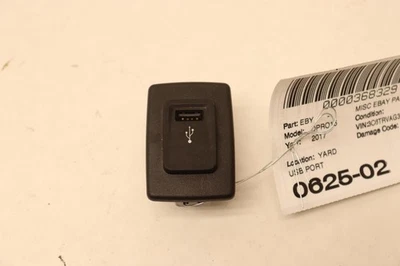 2014-2021 道奇 RAM PROMASTER 1500 辅助 USB 端口口袋套装 原始设备制造商 — 第 1/4 张图片