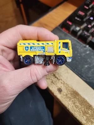 Matchbox 2009 Yellow Street Cleaner Made in Thailand MB776 Loose - Image 1 of 4