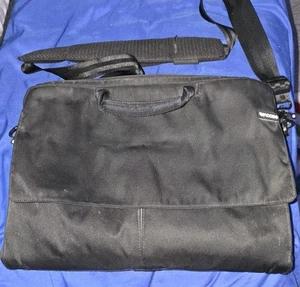 Incase Zippered Black Laptop Bag Case W/Shoulder Strap  - Picture 1 of 11