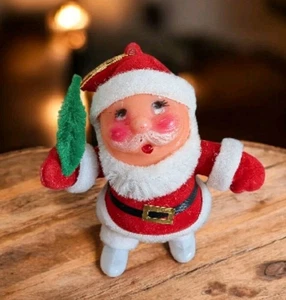 Vintage beflockt 4" Weihnachtsmann Filz hält einen Weihnachtsbaum Retro Kunststoff - Bild 1 von 6