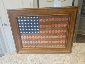 Amerikanische Flagge handgefertigt von Pennies gerahmt 15,5" × 12" Unikat  - Bild 1 von 6