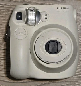 Cámara instantánea Fujifilm Instax Mini 7S blanca para piezas o reparación - enciende - Imagen 1 de 10