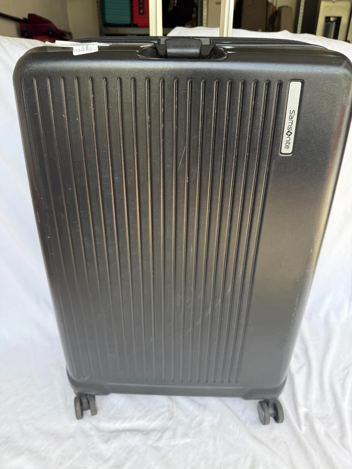 Equipaje giratorio grande para facturación Samsonite 28" lado duro negro TSA de $480 Foto 1 de 4