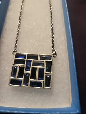 Collar de azulejos de Swarovski de cristal de piedra de toque azul oscuro Foto 1 de 4