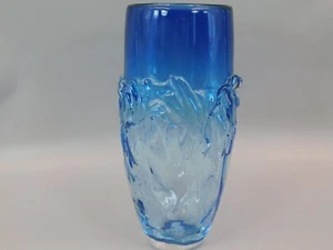 9 3/4", 24.5cm PHIL ATRILL ? OVERLAID BLUE ART GLASS VASE, SIGNED. - Picture 1 of 4