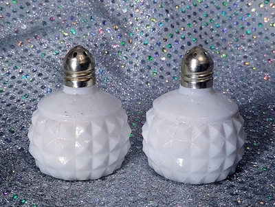 Salero y pimentero Hobnail de vidrio de leche blanco 2,5 vintage Japón Foto 1 de 4