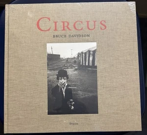 Bruce Davidson CIRCUS HC 2007 Brand NEW - Foto 1 di 2