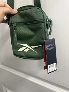 Sac à main bandoulière Reebok pour femmes neuf avec étiquette PDSF 35 $ parfait pour les vêtements de sport décontractés de gym - Photo 1/5