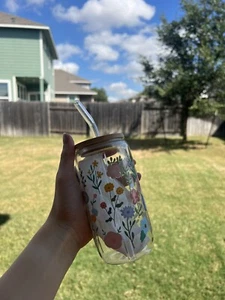 FLOWERS 3- COFFEE GLASS CUP- 16OZ CUP WITH BAMBOO LID AND GLASS STRAW - NEW - Picture 1 of 5