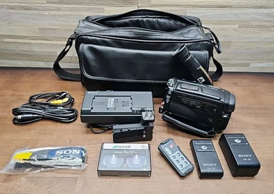 Sony Handycam Video 8mm Camera Recorder CCD-TR31 For Parts Or Repair  - Image 1 of 4