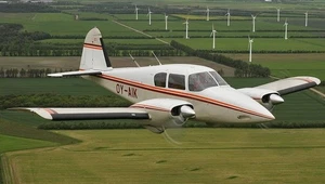 Piper Aztec Private Civilian Airplane Desktop Wood New Model Small Scale 1/48 - Picture 1 of 10
