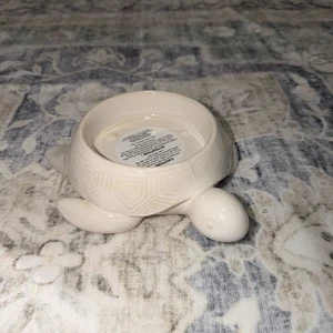 Bath & Body Works Ivory Sea Turtle 3 Wick Candle Ceramic Holder Pedestal Beach - Picture 1 of 5