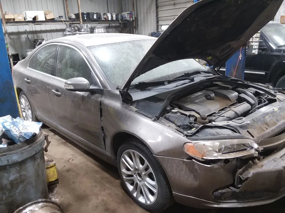 Parabrisas de vidrio a través de VIN 49649 compatible con 07-08 VOLVO SERIE 80 2075539 Foto 1 de 4