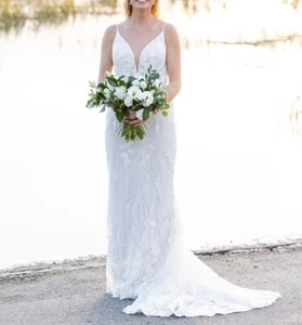 Vestido de novia Oxford Street de encaje, cuello en V, correa de espagueti, tren, talla 4 - Imagen 1 de 15