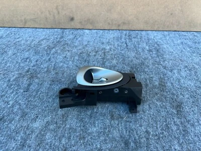 CONJUNTO MANIJA PUERTA INTERIOR PASAJERO DERECHO NISSAN 370Z 2009-2021 OEM Foto 1 de 4