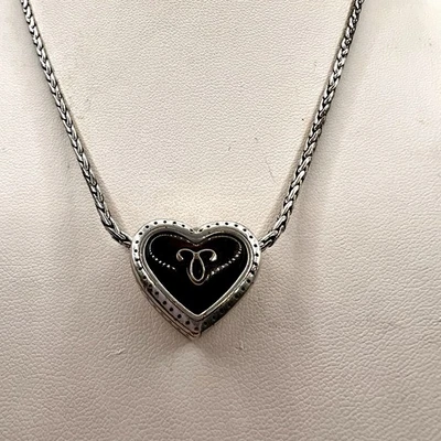 Collar colgante reversible Brighton Vicenza corazón piedras preciosas negras plata cepillada Foto 1 de 4