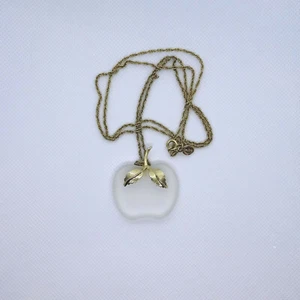 Avon mattierter Halskette mit Anhänger "Kristallapfel" goldfarben 27 Zoll Kette - Bild 1 von 3