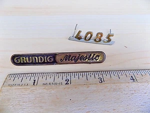 Distintivi emblema logo in metallo radio HiFi Grundig Majestic 4085 - Foto 1 di 2