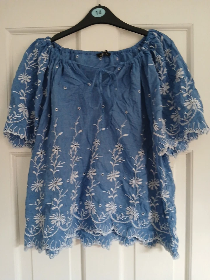 Ladies F&F Blue And White Flower Patterned Blouse Size 18 - Image 1 of 4