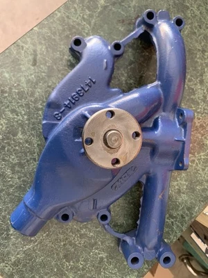 Bomba de agua Cadillac 59-62 Foto 1 de 4