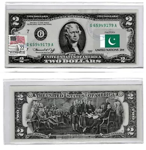 1976 BANCONOTA DA $2 DOLLARI ANNULLATA, BANDIERA PAKISTAN FRANCOBOLLO NAZIONI UNITE 20 centesimi - Foto 1 di 3