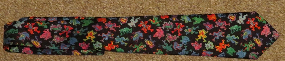 Corbata de rana diseñada por A. Rogers Foto 1 de 1