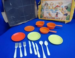 Puppengeschirr Vintage aus Kunststoff 50 er - 60 er Jahre Plastik original VP - Bild 1 von 11