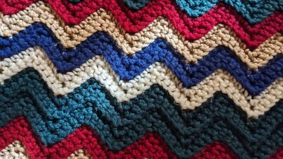 Manta tejida afgana con estampado Chevron roja verde azul beige verde 74"X45" Foto 1 de 4