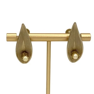 Pendientes colgantes vintage de 1,25 con detalles de perlas con hoja atornillada en tono dorado - Imagen 1 de 4