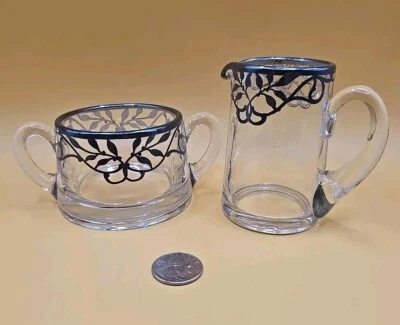 JARRO CREME DE VIDRO MCM VINTAGE E TIGELA DE AÇÚCAR ABERTA COM SOBREPOSIÇÃO DE PRATA - Imagem 1 de 4