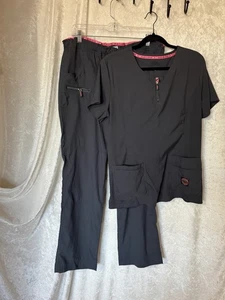 Koi Lite L Mechanical Slim Fit Charcoal Gray Scrub Set - Bild 1 von 3