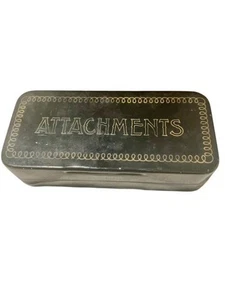 Greist Manufacturing Nähmaschinenkofferaufsätze in Vintage Metalldose (S601) - Bild 1 von 10