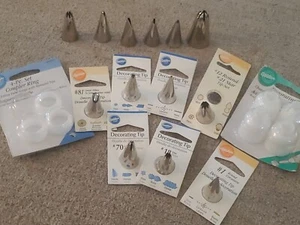 Wilton Cake Decorating Tips & Couplers - 13 Tips; 6 Couplers - - Picture 1 of 7