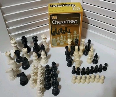 Piezas de ajedrez de repuesto Whitman Lowe 1974 vintage plástico hueco 60 incompletas Foto 1 de 4