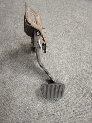 2010-2015 Chevrolet Camaro SS Brake Pedal Assembly with Brake Switch OEM Foto 1 de 4