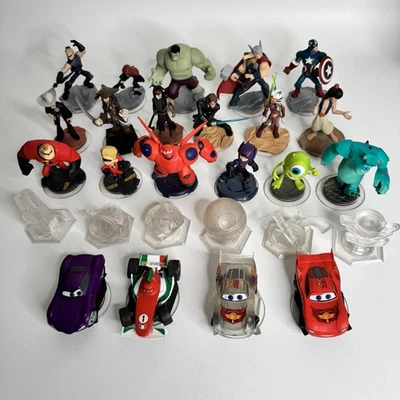 Lote de 27 figuras Disney Infinity Marvel, Star Wars, Baymax, Piratas, Coches Foto 1 de 4