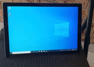 Microsoft Surface Pro 4 tablet - i5 - 256 GB SSD - 8 GB Ram Windows pro 10 - Picture 1 of 6