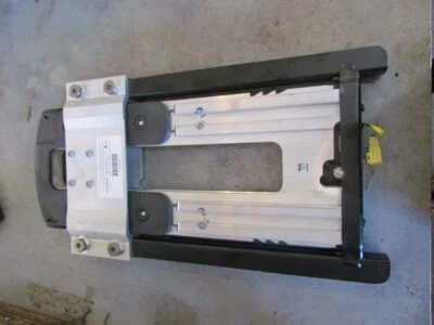 Infiniti G37 2010 convertible asiento trasero derecho refuerzo Foto 1 de 4