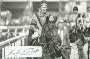 HORSE RACING: LESTER PIGGOTT SIGNED 6x4 ACTION PHOTO+COA - Picture 1 of 1