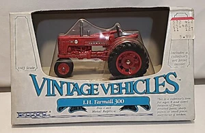 1/43 Ertl Vintage Vehicles I.H. Farmall 300 #2513 - Picture 1 of 6