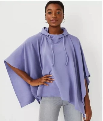 Poncho con capucha morado Ann Taylor. XS/S. Súper suave. Corbatas en el cuello. Foto 1 de 4