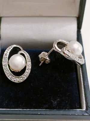 ORECCHINI IN ARGENTO 925 CON ZIRCONI E PERLA - Immagine 1 di 4