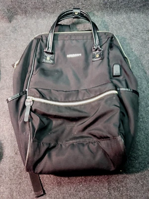 Kroser Mochila Negra Bolso para Laptop Bolsillos RFID Cremalleras Doradas (SOMBREROS)........... Foto 1 de 4