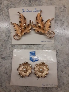2 Paar Vintage goldfarbene Ohrclips auf Originalkarten - Bild 1 von 5