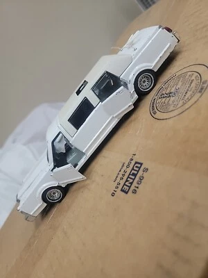 Limusina Majorette Serie 3045 Super Stretch Puertas Blancas Techo Corredizo Abierto  Foto 1 de 4