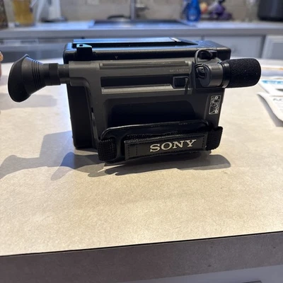 Sony Mini 8 Video CCD-M8u Recorder Player EV-C8u w Hard Case Camera Lot READ.  - Image 1 of 4